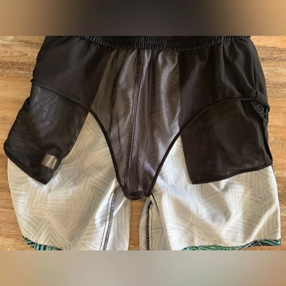 Speedo Men's Swim Shorts Size Medium Palm Leaf Black Blue Green Vacation Summer